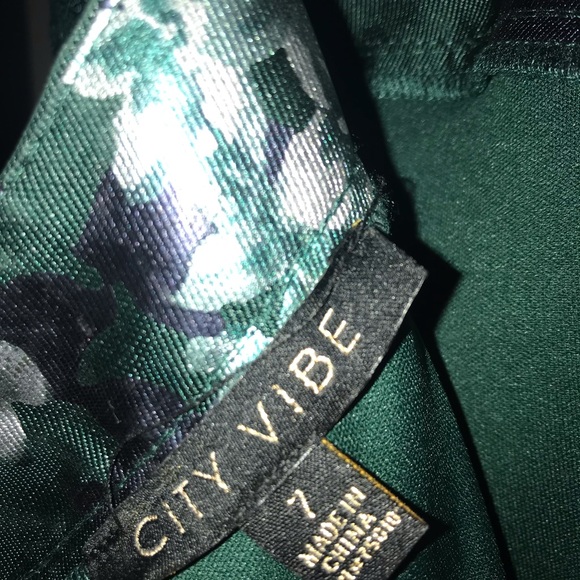 Emerald green, 2 piece dress - Picture 3 of 4